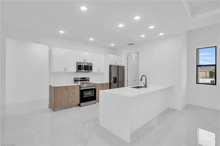 813  Poinsettia  AVE, Lehigh Acres, FL 33972