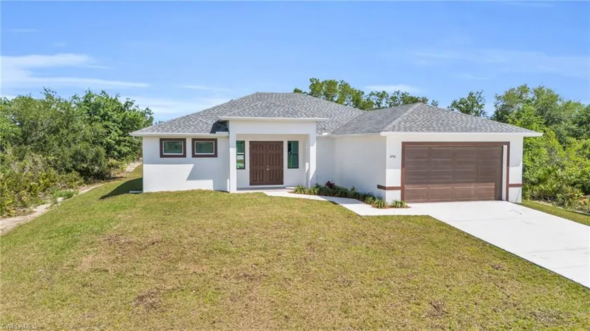 813  Poinsettia  AVE, Lehigh Acres, FL 33972