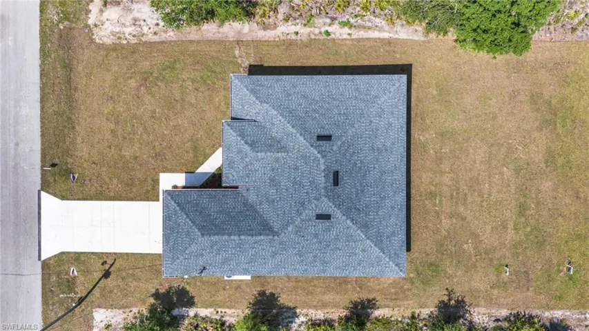 813  Poinsettia  AVE, Lehigh Acres, FL 33972