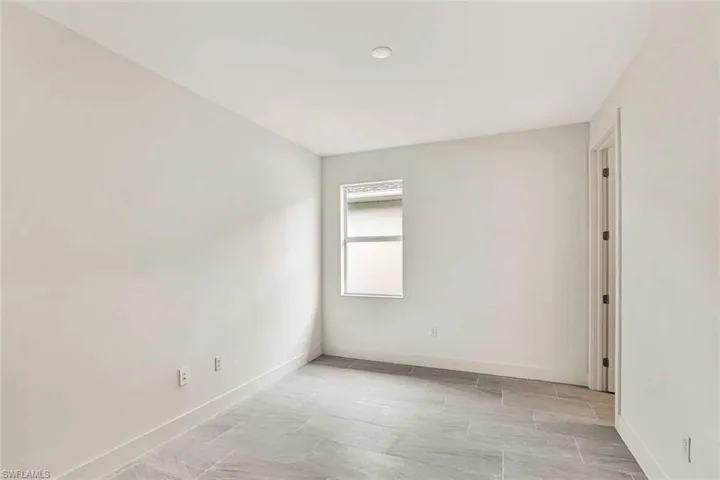 En suite bedroom with full bathroom attached