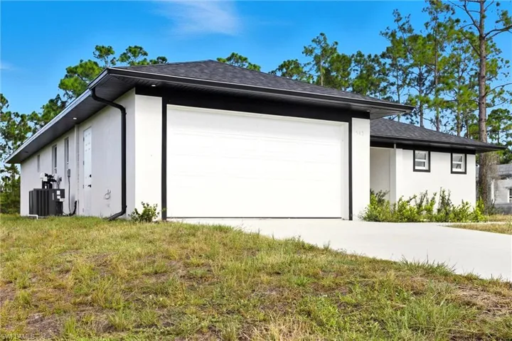 2705  64th W ST, Lehigh Acres, FL 33971