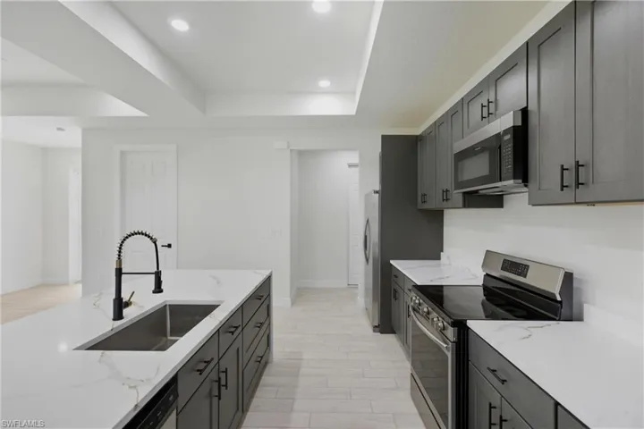 2705  64th W ST, Lehigh Acres, FL 33971
