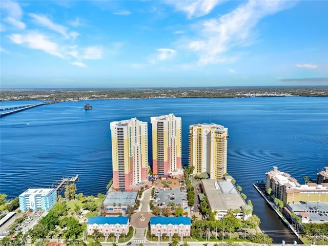 2745  1st  ST, Fort Myers, FL 33916