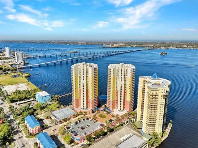 2745  1st  ST, Fort Myers, FL 33916