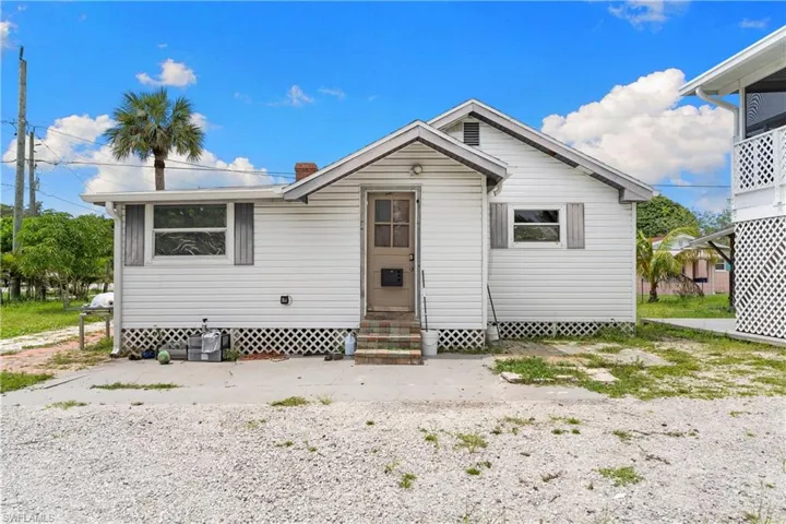 3-bed*, 1 bath bungalow - New roof in 2018