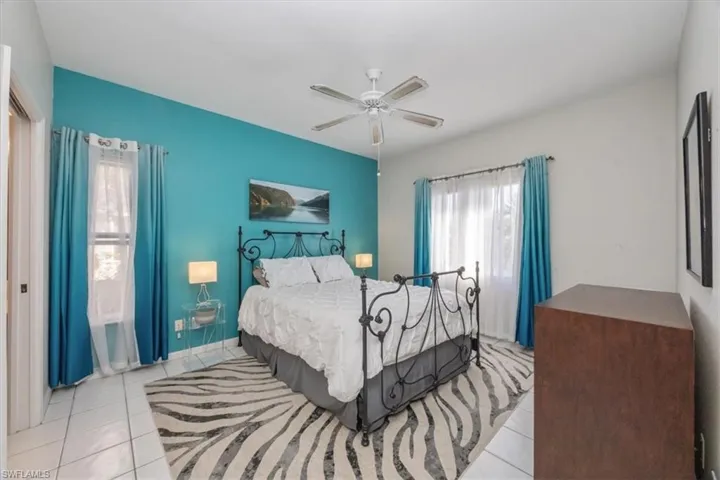 Primary bedroom, with beautiful lake view