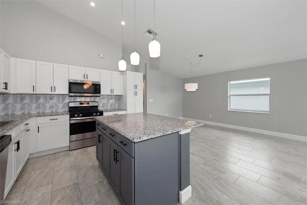 175 Village CIR, Labelle, FL 33935,2025000275
