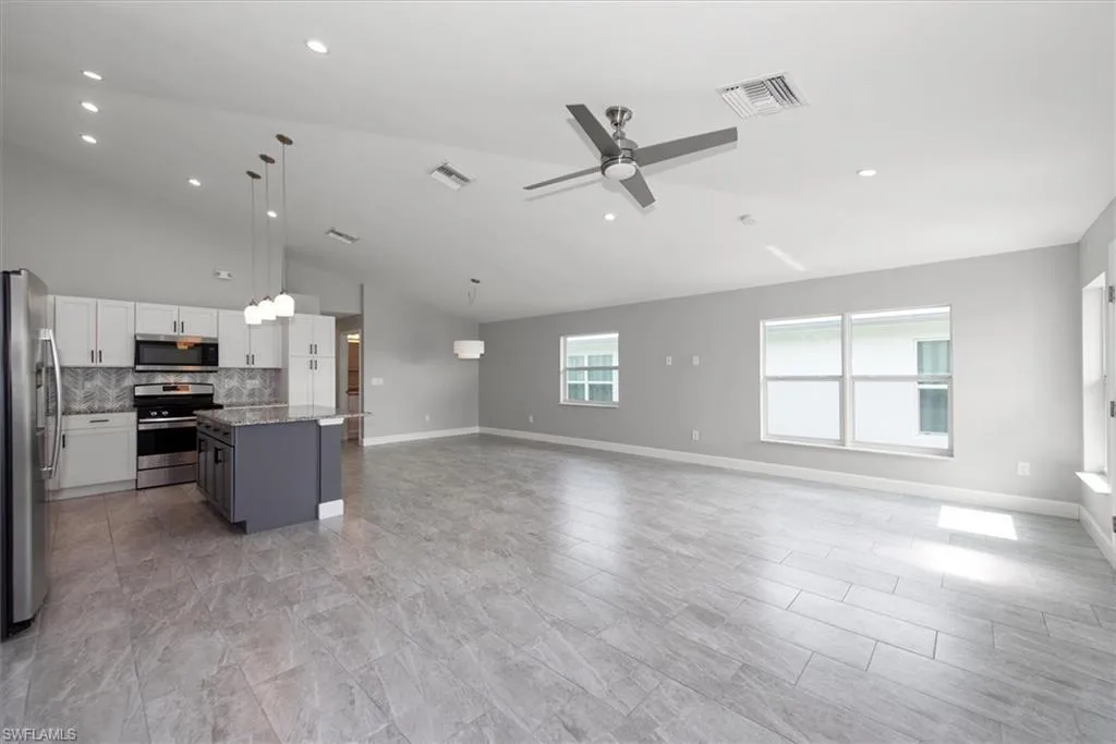 175 Village CIR, Labelle, FL 33935,2025000275