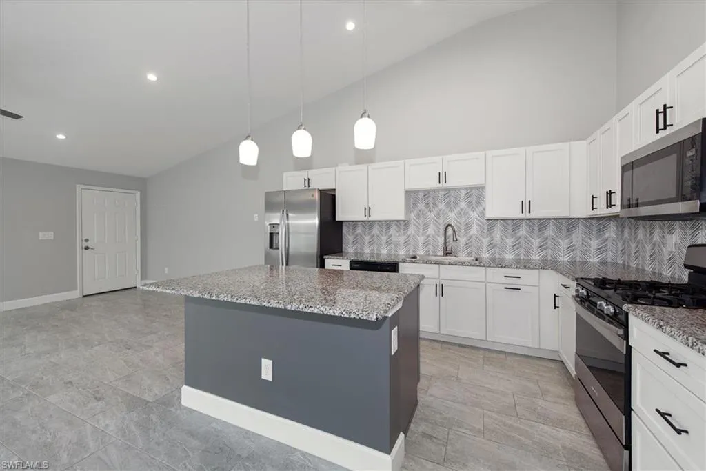 175 Village CIR, Labelle, FL 33935,2025000275