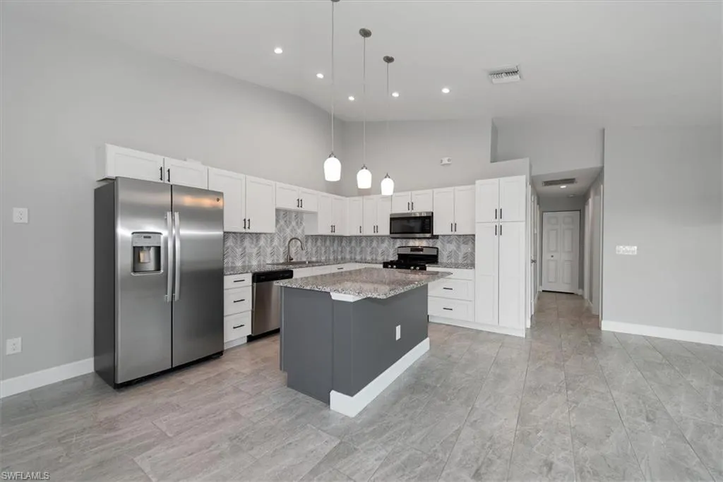175 Village CIR, Labelle, FL 33935,2025000275