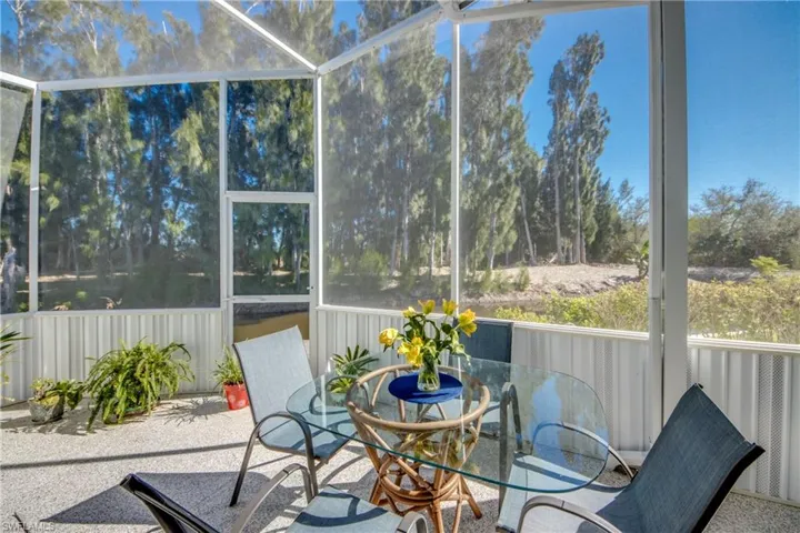 Sunroom / solarium with outdoor dining area