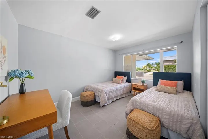 4688 Pembrooke Ln, Bonita Springs, Florida 34134