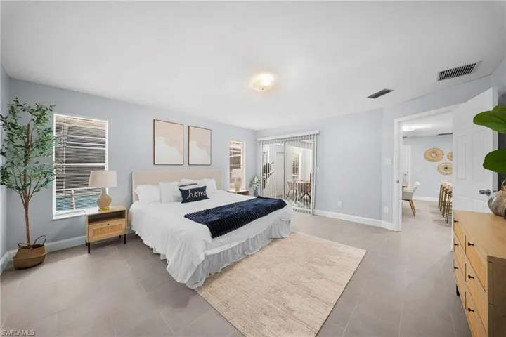 4688 Pembrooke Ln, Bonita Springs, Florida 34134