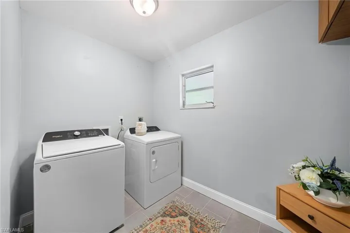 4688 Pembrooke Ln, Bonita Springs, Florida 34134