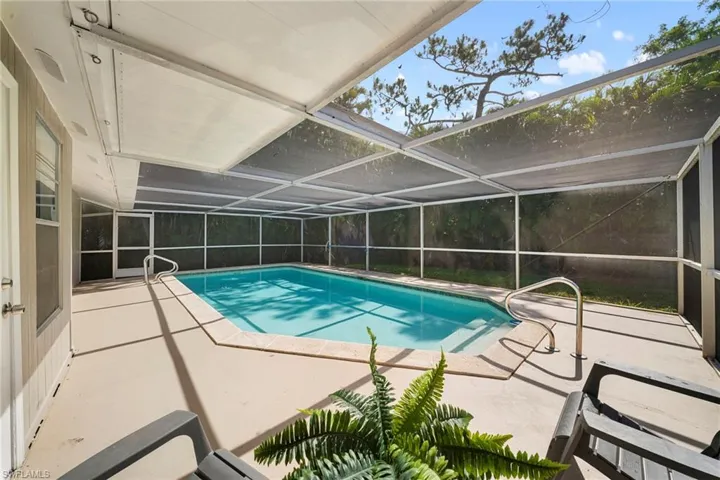 4688 Pembrooke Ln, Bonita Springs, Florida 34134