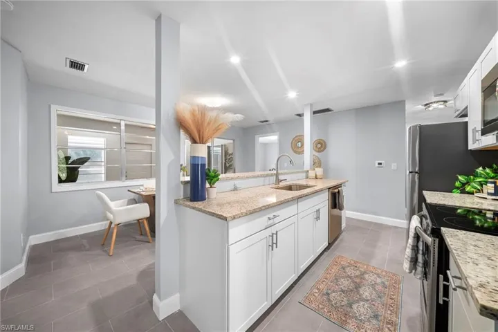 4688 Pembrooke Ln, Bonita Springs, Florida 34134