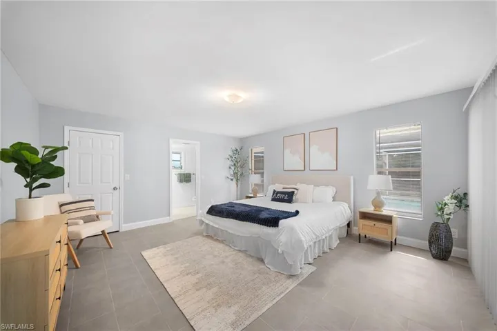 4688 Pembrooke Ln, Bonita Springs, Florida 34134