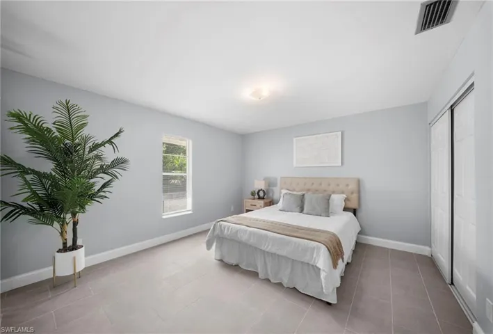 4688 Pembrooke Ln, Bonita Springs, Florida 34134