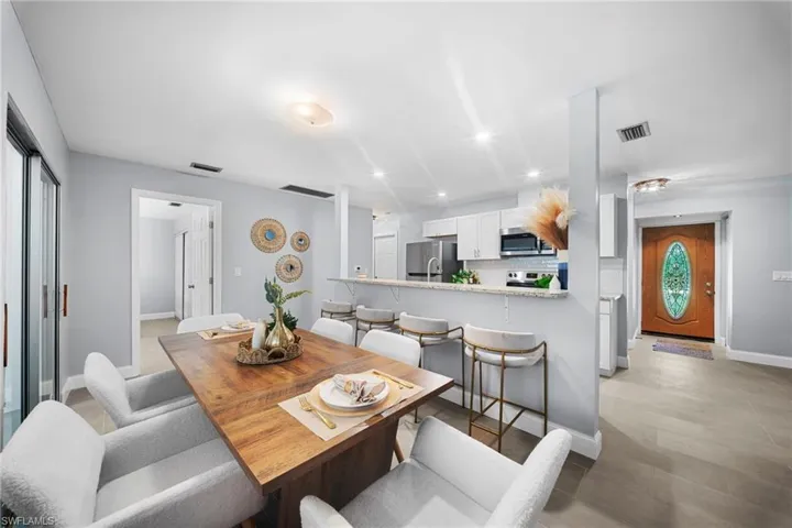 4688 Pembrooke Ln, Bonita Springs, Florida 34134