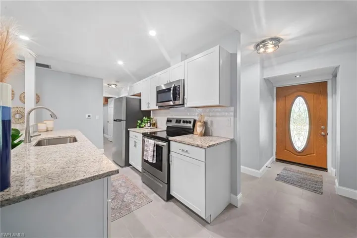 4688 Pembrooke Ln, Bonita Springs, Florida 34134