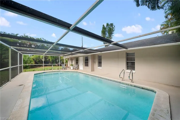 4688 Pembrooke Ln, Bonita Springs, Florida 34134