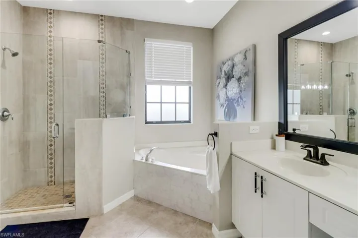 15586  Summit Place  CIR, Naples, FL 34119