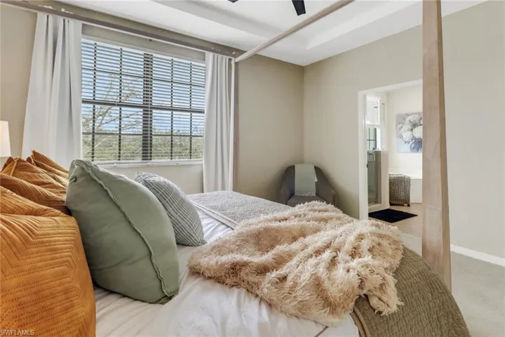 15586  Summit Place  CIR, Naples, FL 34119
