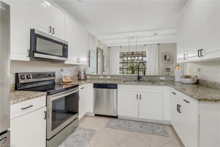 15586  Summit Place  CIR, Naples, FL 34119