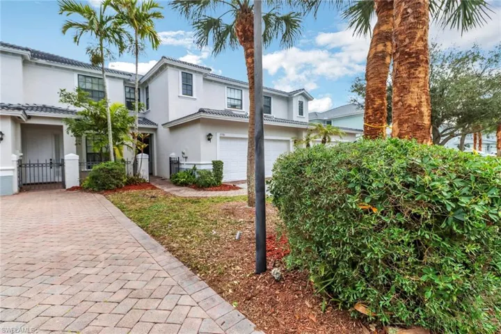 15586  Summit Place  CIR, Naples, FL 34119