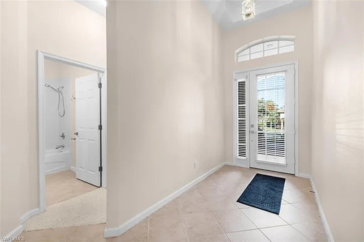 ENTRANCE/FOYER