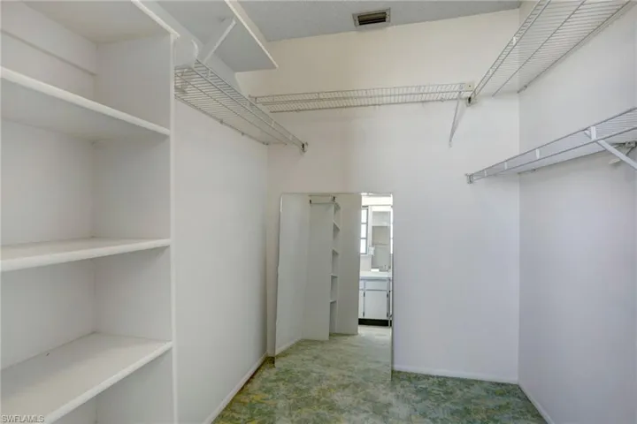 Main bedroom Walk in closet