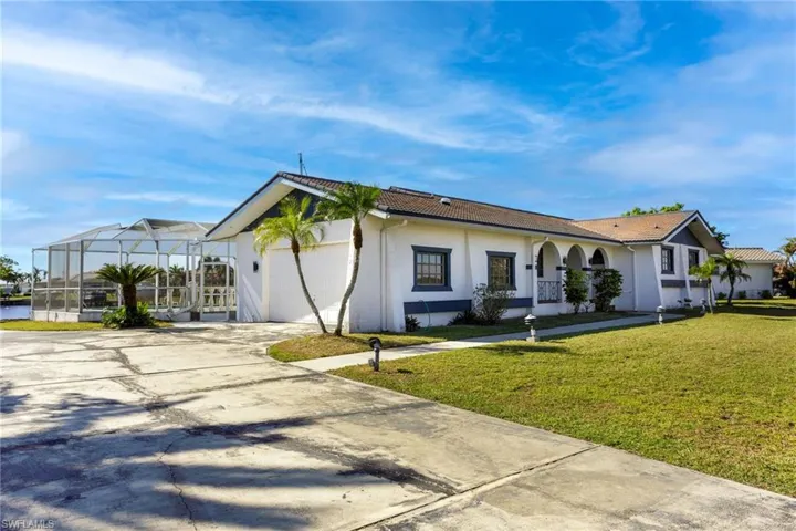 View of side of property with Large double garage