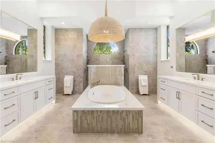 17014 Verona Ln, Naples, Florida 34110