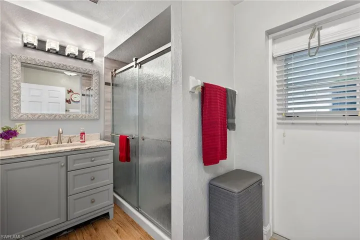 Guest -Lani Bathroom