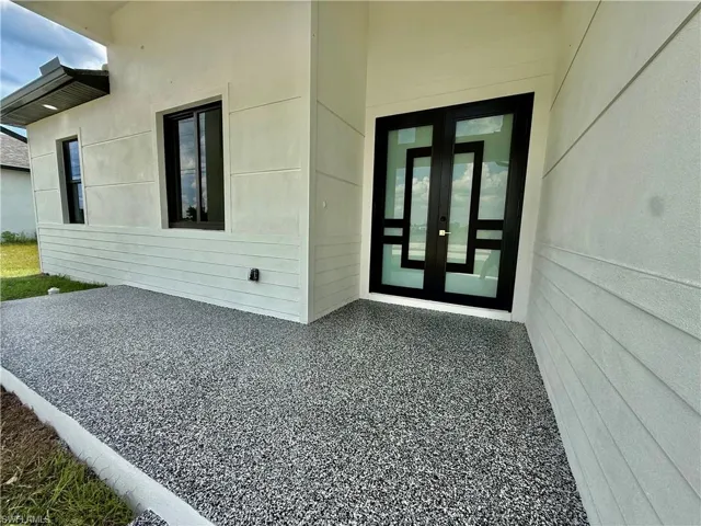 Covered front porch.