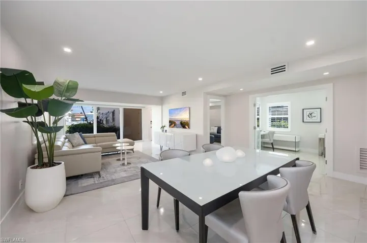 3070 Gulf Shore Blvd N 105, Naples, Florida 34103