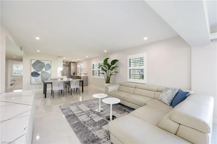 3070 Gulf Shore Blvd N 105, Naples, Florida 34103