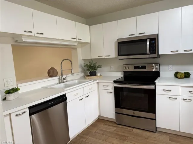 7750 Jewel Ln 103, Naples, Florida 34109