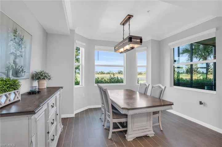 Dining area with and ornamental molding