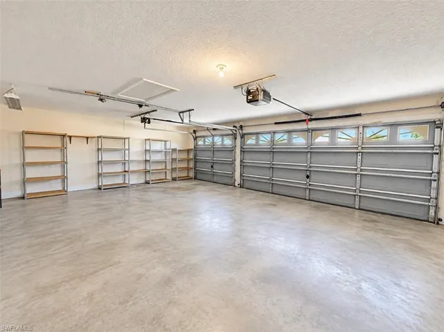 TRIPLE GARGE