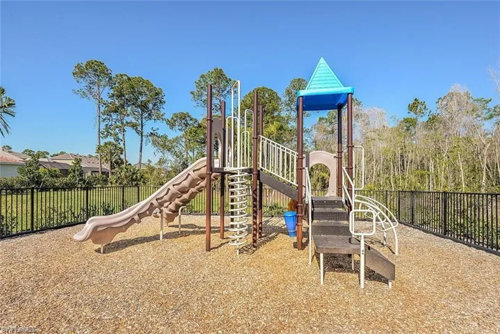 3453 Pilot Cir, Naples, Florida 34120
