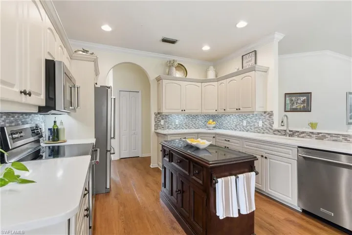 189  Skipping Stone  LN, Naples, FL 34119