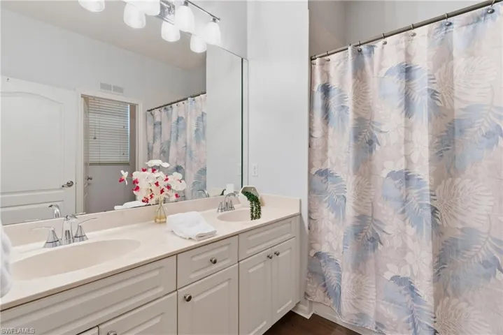 189  Skipping Stone  LN, Naples, FL 34119