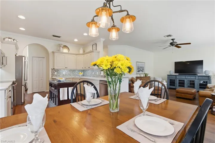 189  Skipping Stone  LN, Naples, FL 34119