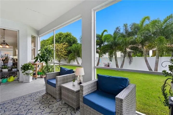 189  Skipping Stone  LN, Naples, FL 34119
