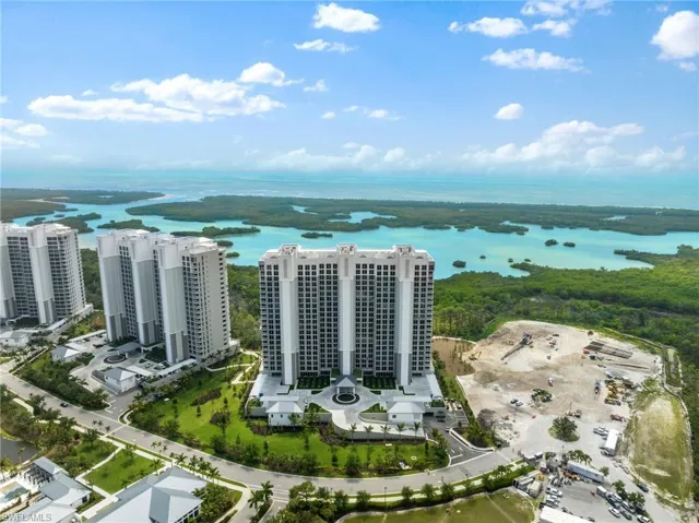 Tower 4. Southern rear exposure.