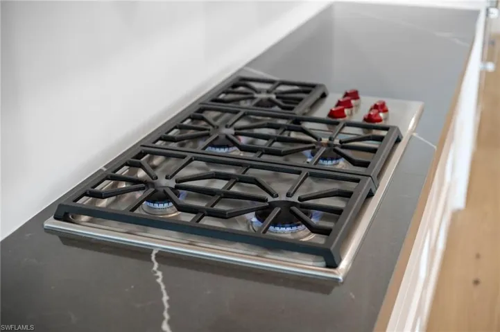 Gas cooktop