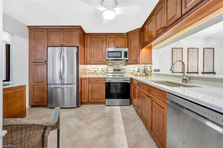 5724 Deauville CIR # H108, NAPLES FL 34112