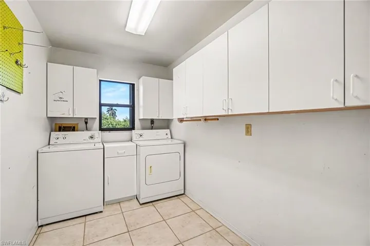 4221 Sw 2nd Ave, Cape Coral, Florida 33914