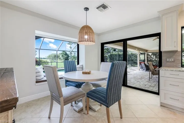 Home Opens Up to Catch The Tropical Breezes